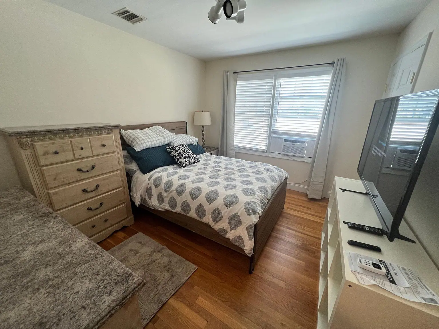 Lido Boulevard Winter House — photo 12