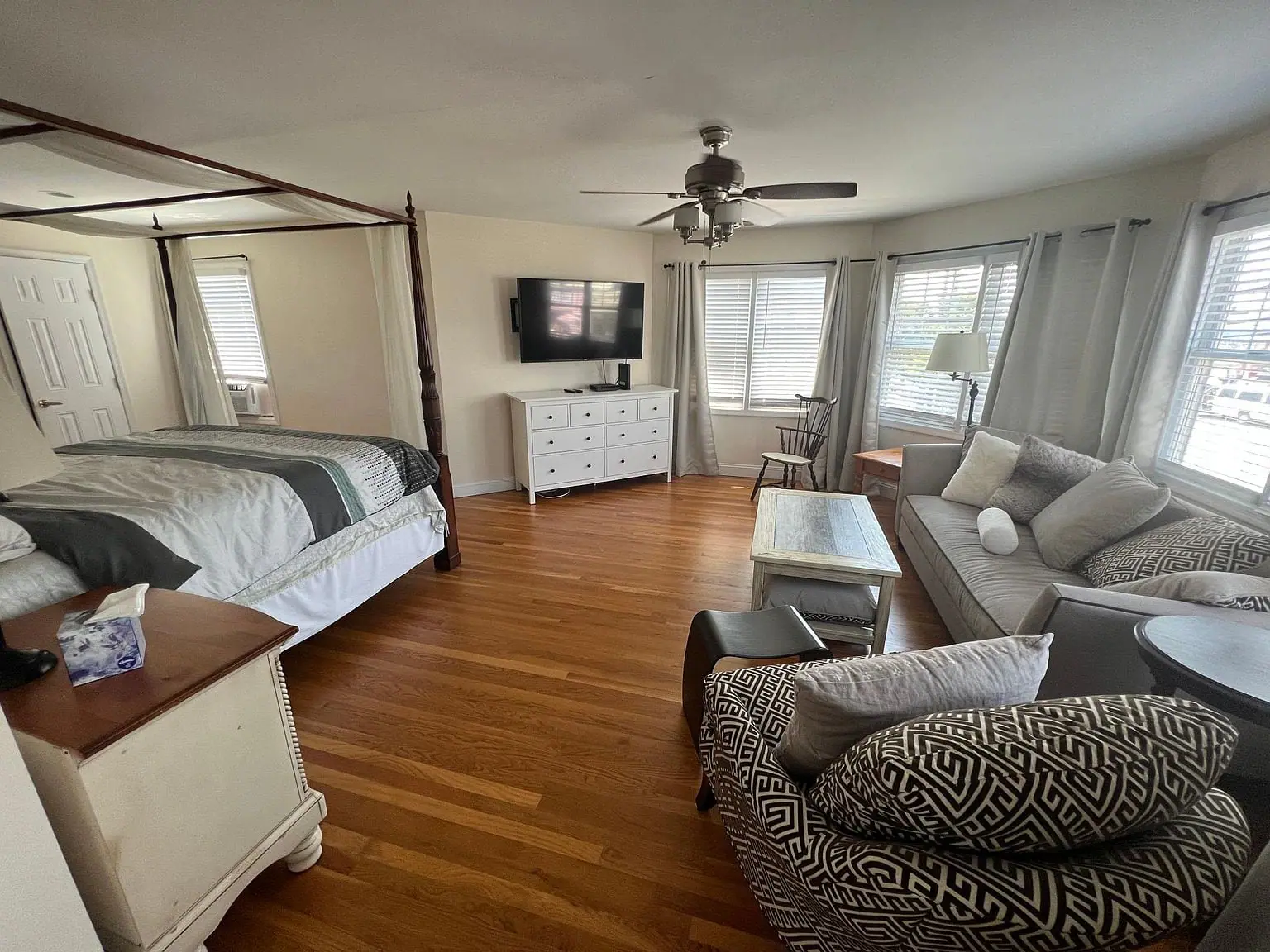 Lido Boulevard Winter House — photo 15