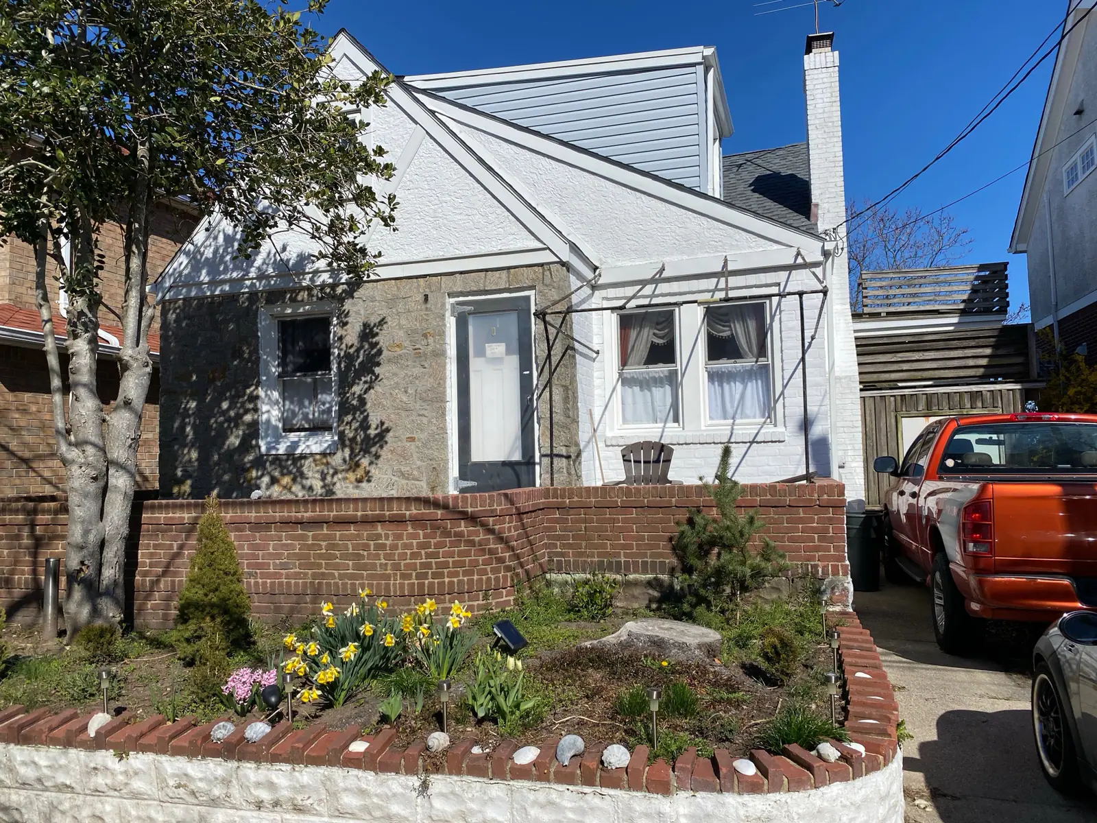 86 Mineola Avenue