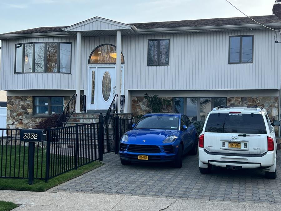 SOLD: Mint Home for Sale in Baldwin Harbor, photo 2