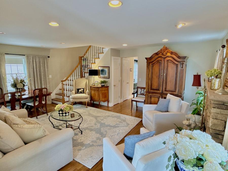 SOLD! Exclusive Mint Condition Point Lookout Home, photo 2
