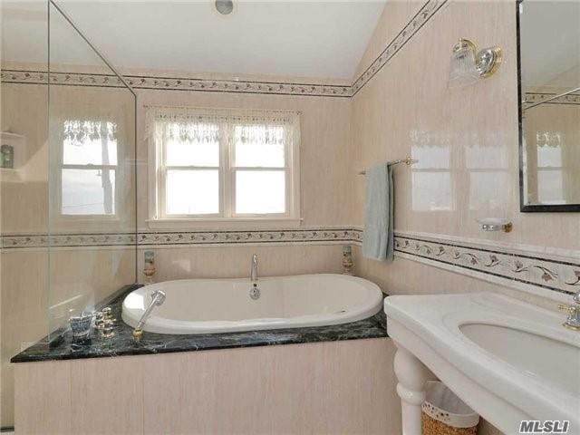 Oceanfront Point Lookout Home for Sale, photo 2