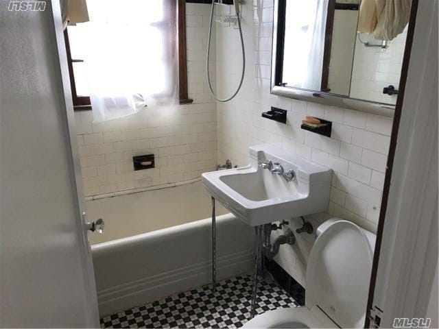 IN CONTRACT – Point Lookout NY Home for Sale – 129 Hewlett, photo 4