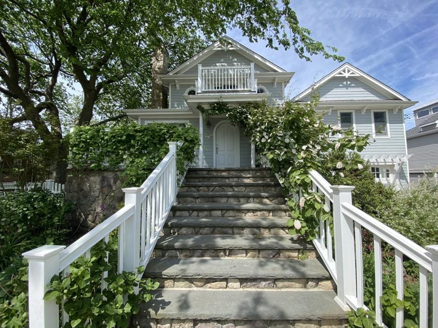 Beautiful House With Yard for Winter Rental