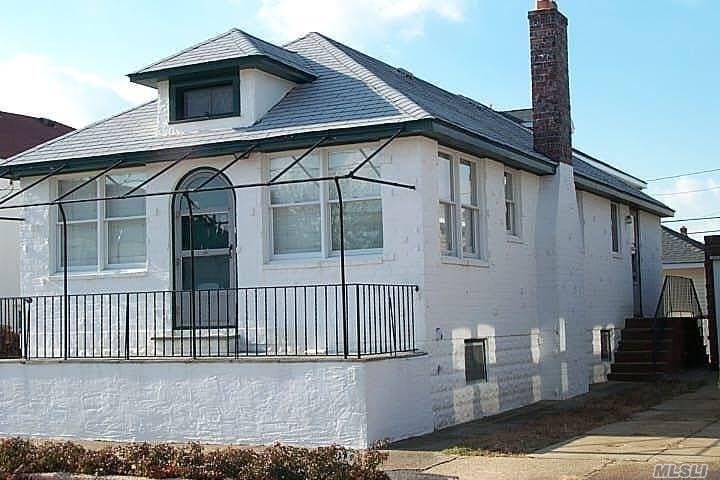 JUST SOLD- Rare Ocean Block Bungalow, photo 2