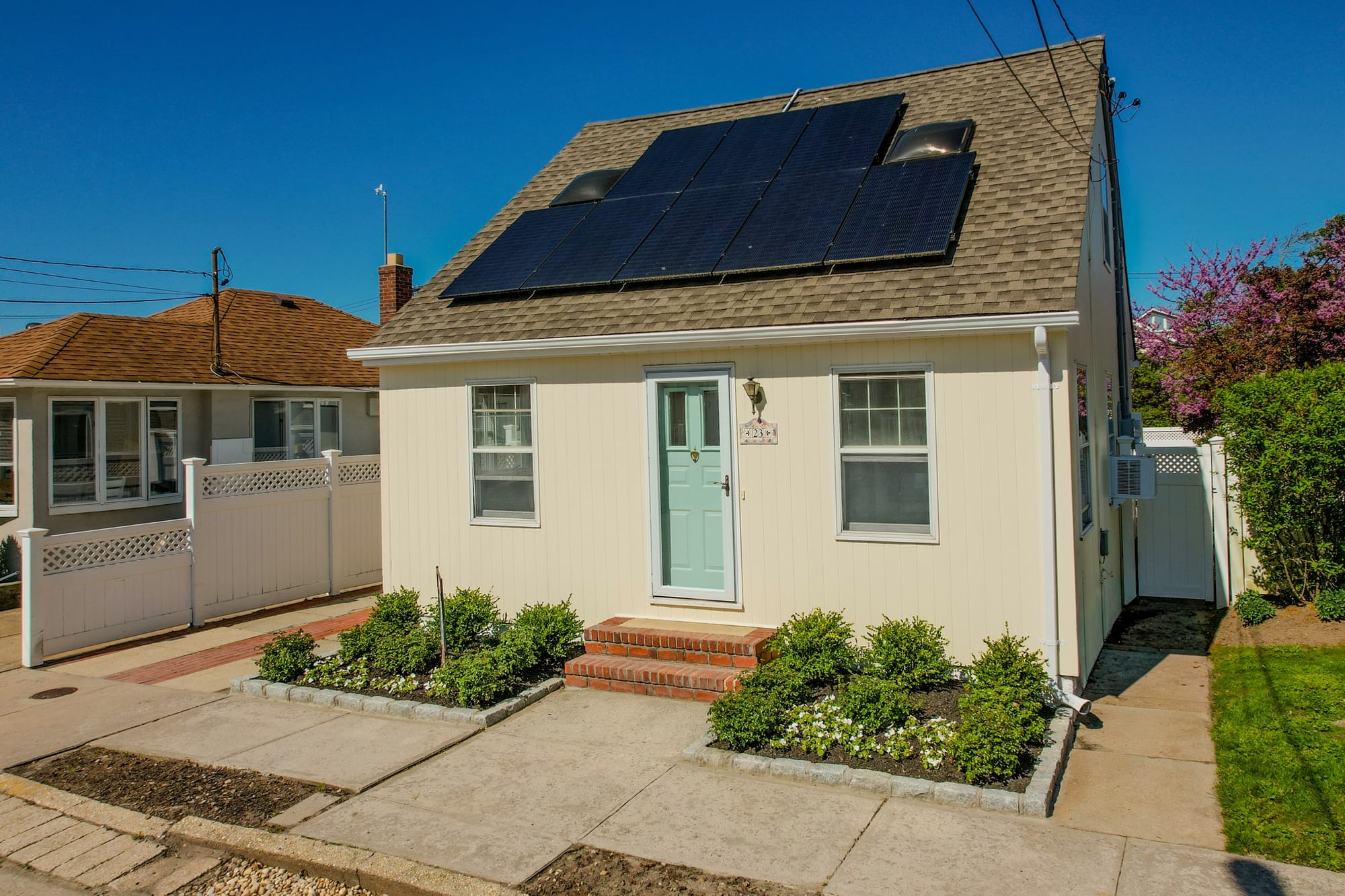 Garden City Avenue Cape — photo 37