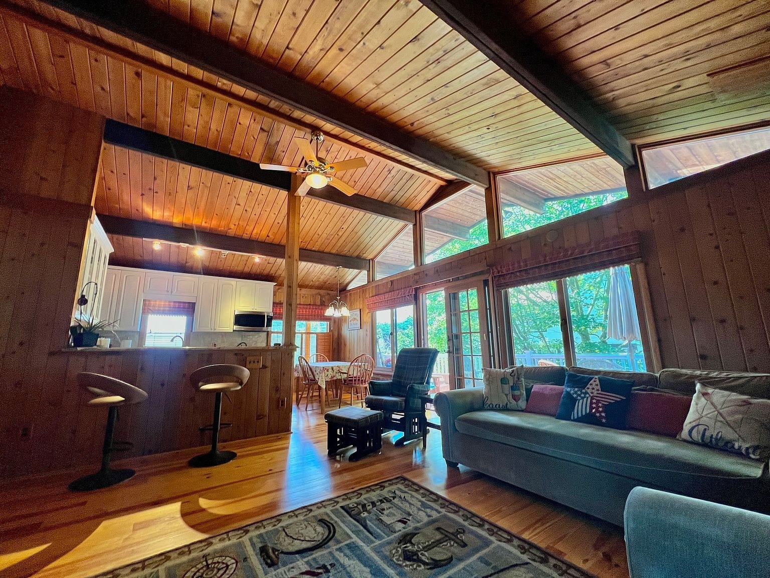Garden City Avenue Winter House — photo 2